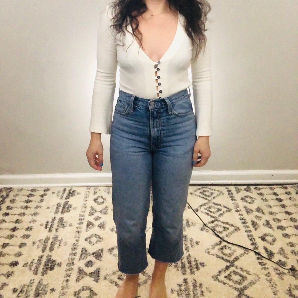 Rib cage Levi’s! Medium wash. Only worn a couple of times.